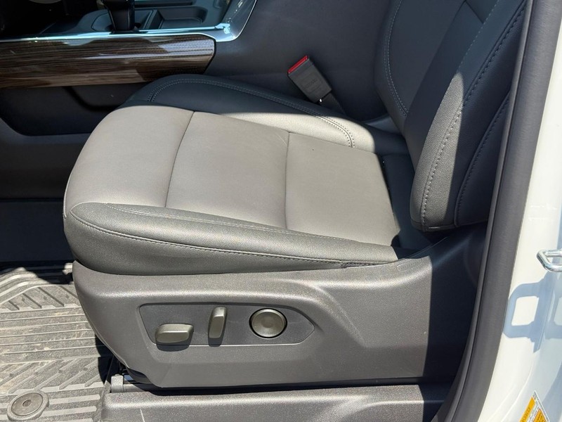 Chevrolet Silverado 1500 Vehicle Full-screen Gallery Image 12