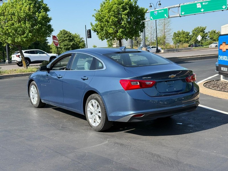 Chevrolet Malibu Vehicle Full-screen Gallery Image 3