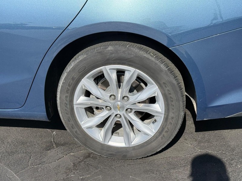 Chevrolet Malibu Vehicle Full-screen Gallery Image 4