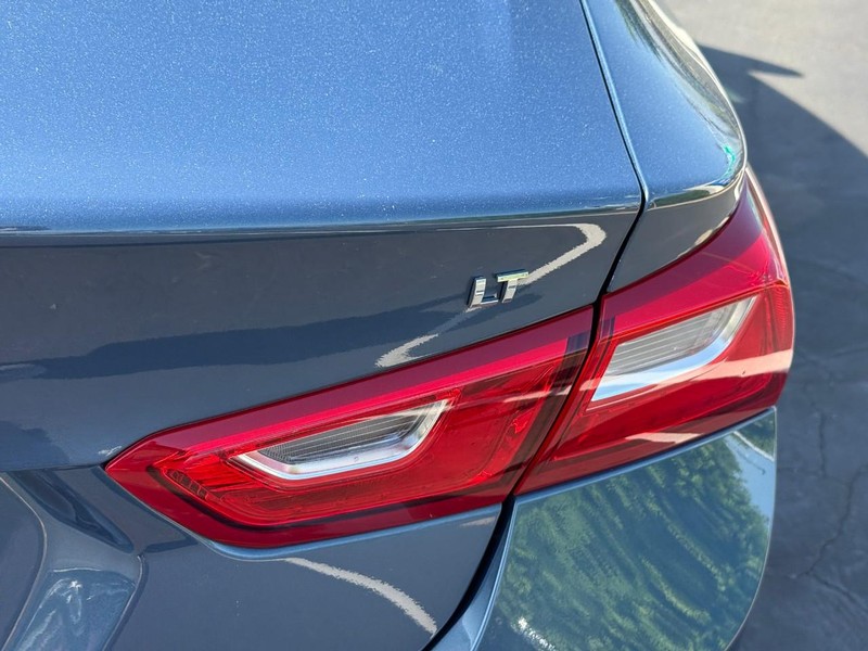 Chevrolet Malibu Vehicle Full-screen Gallery Image 5
