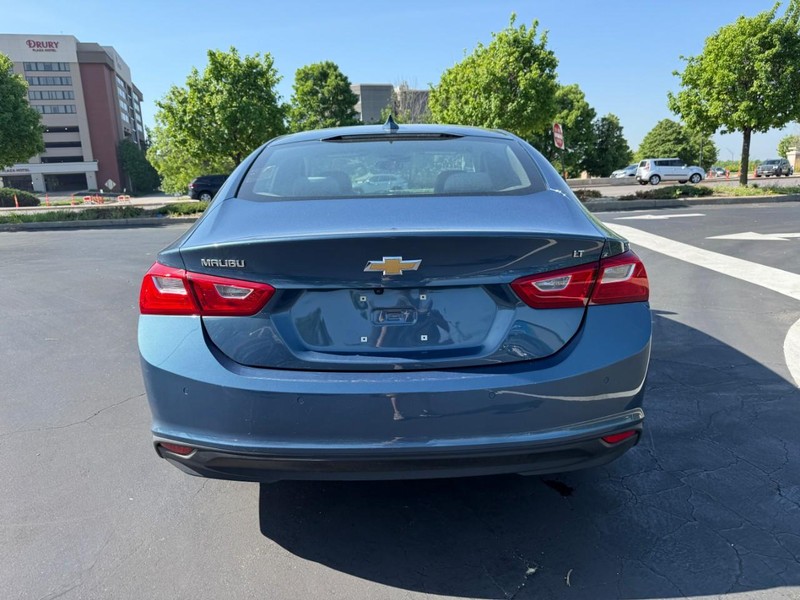 Chevrolet Malibu Vehicle Full-screen Gallery Image 7