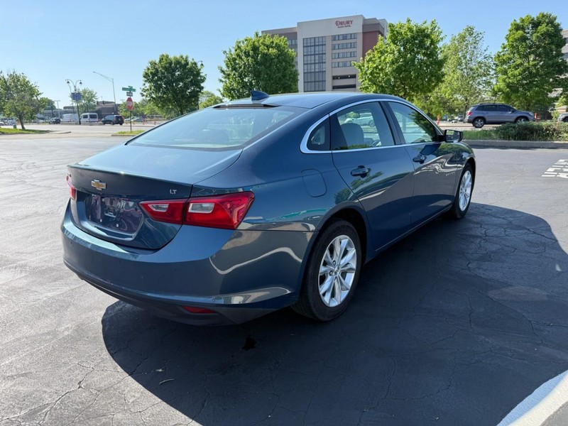 Chevrolet Malibu Vehicle Full-screen Gallery Image 8