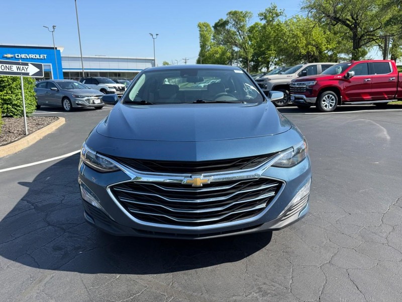 Chevrolet Malibu Vehicle Full-screen Gallery Image 10