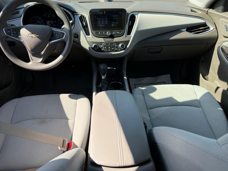 Chevrolet Malibu Vehicle Full-screen Gallery Image 12