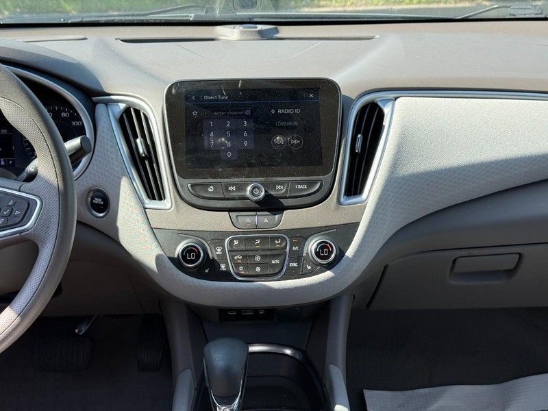 Chevrolet Malibu Vehicle Full-screen Gallery Image 14