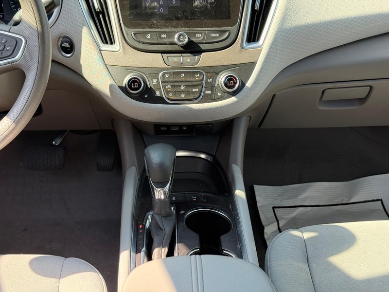 Chevrolet Malibu Vehicle Full-screen Gallery Image 15