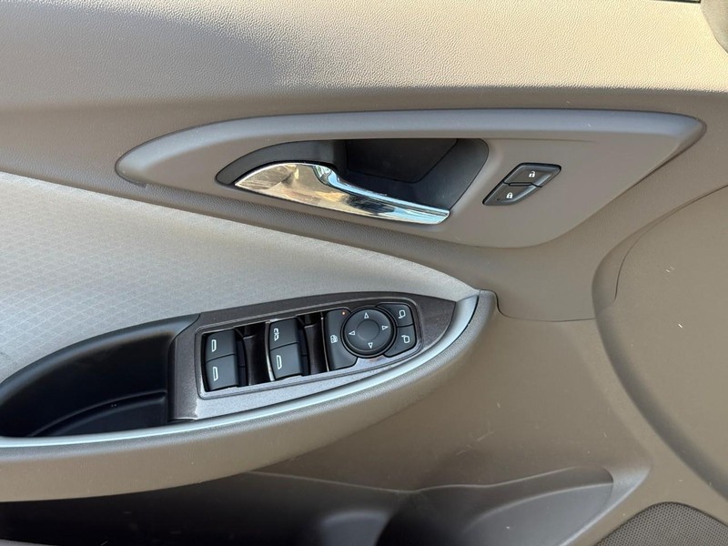 Chevrolet Malibu Vehicle Full-screen Gallery Image 16