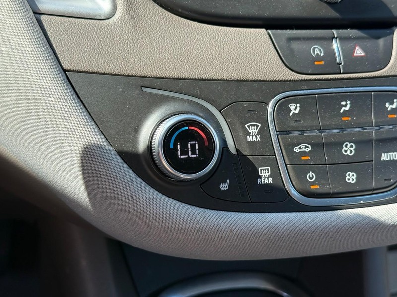 Chevrolet Malibu Vehicle Full-screen Gallery Image 22