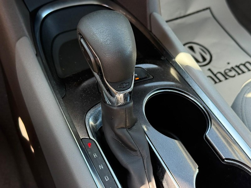 Chevrolet Malibu Vehicle Full-screen Gallery Image 23