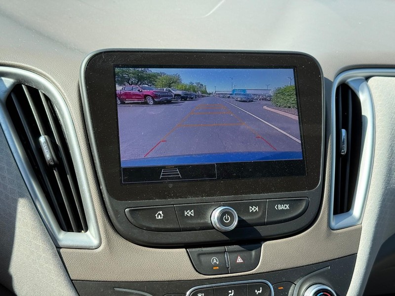 Chevrolet Malibu Vehicle Full-screen Gallery Image 24