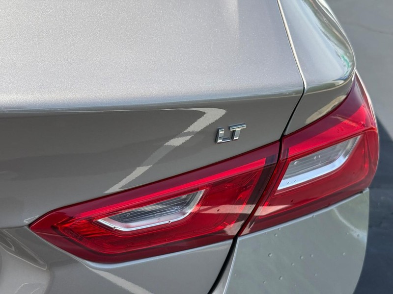 Chevrolet Malibu Vehicle Full-screen Gallery Image 5