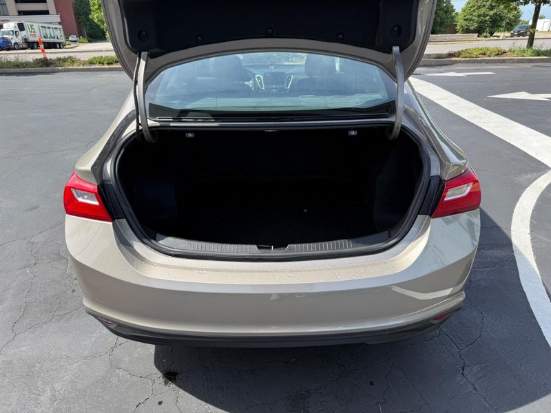 Chevrolet Malibu Vehicle Full-screen Gallery Image 6