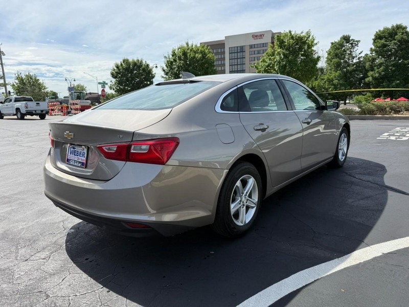 Chevrolet Malibu Vehicle Full-screen Gallery Image 8