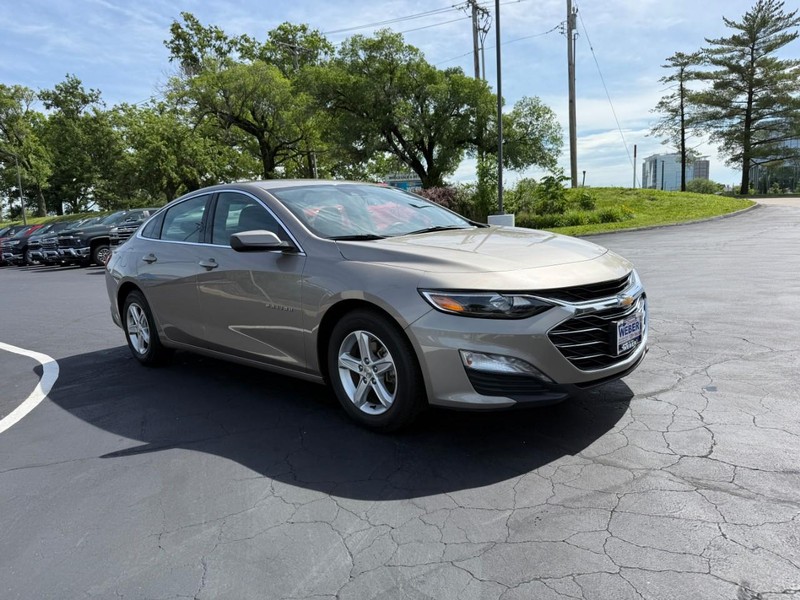 Chevrolet Malibu Vehicle Full-screen Gallery Image 9