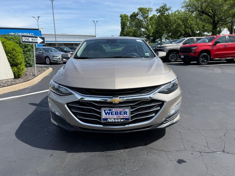 Chevrolet Malibu Vehicle Full-screen Gallery Image 10