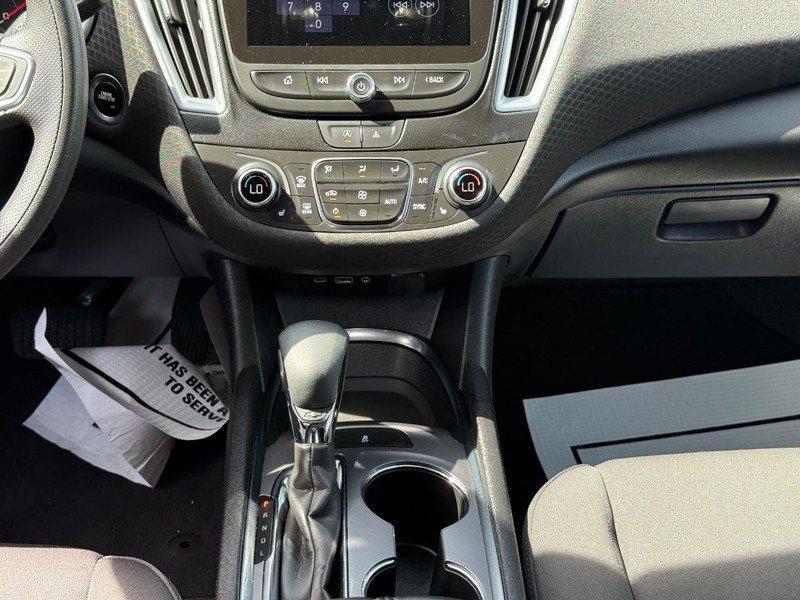 Chevrolet Malibu Vehicle Full-screen Gallery Image 15