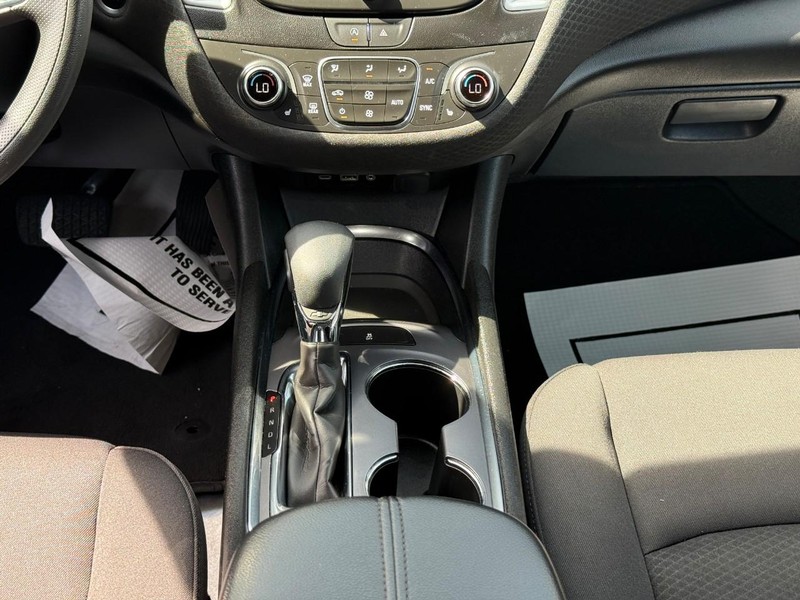 Chevrolet Malibu Vehicle Full-screen Gallery Image 16