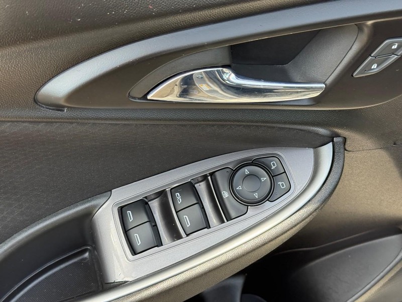 Chevrolet Malibu Vehicle Full-screen Gallery Image 18