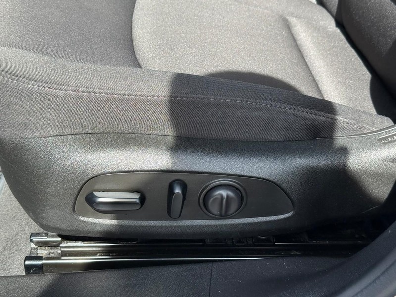 Chevrolet Malibu Vehicle Full-screen Gallery Image 20