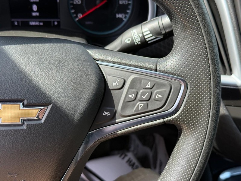 Chevrolet Malibu Vehicle Full-screen Gallery Image 22