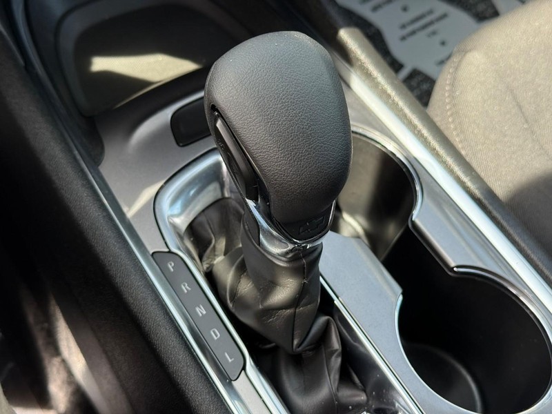Chevrolet Malibu Vehicle Full-screen Gallery Image 25