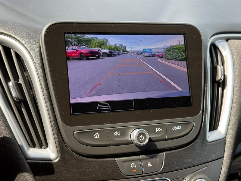 Chevrolet Malibu Vehicle Full-screen Gallery Image 26