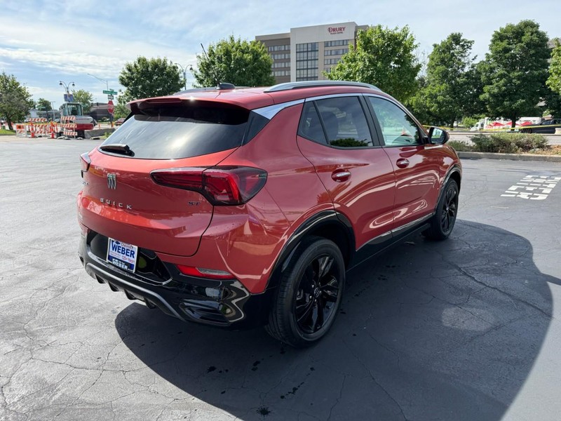 Buick Encore GX Vehicle Full-screen Gallery Image 8