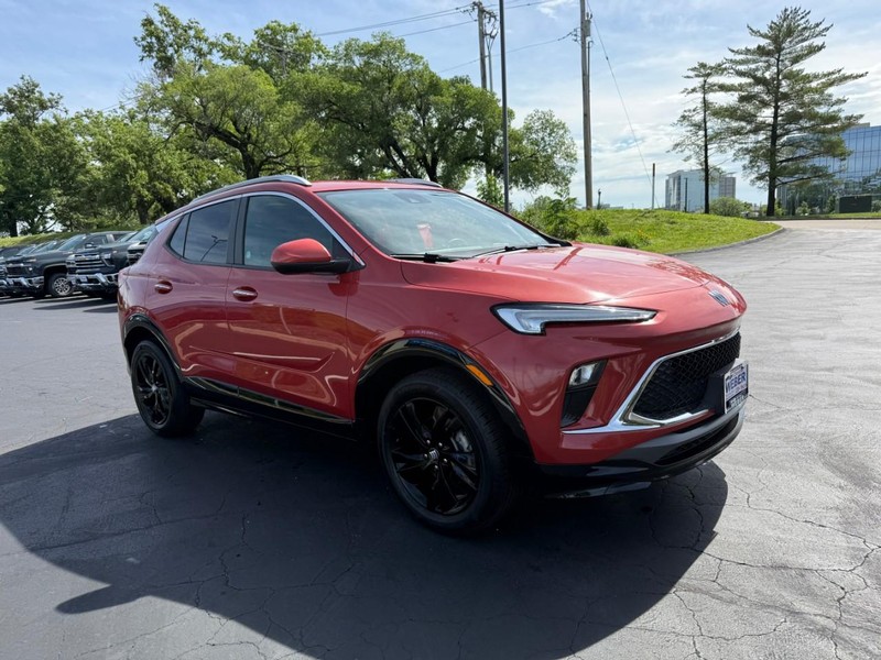 Buick Encore GX Vehicle Full-screen Gallery Image 9