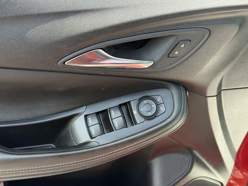 Buick Encore GX Vehicle Full-screen Gallery Image 16