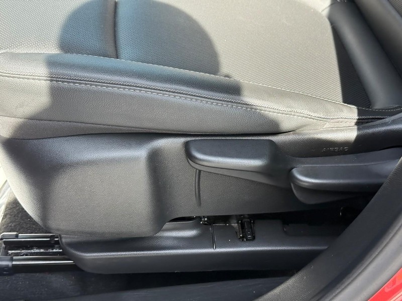 Buick Encore GX Vehicle Full-screen Gallery Image 18