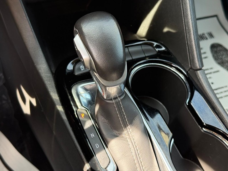 Buick Encore GX Vehicle Full-screen Gallery Image 22