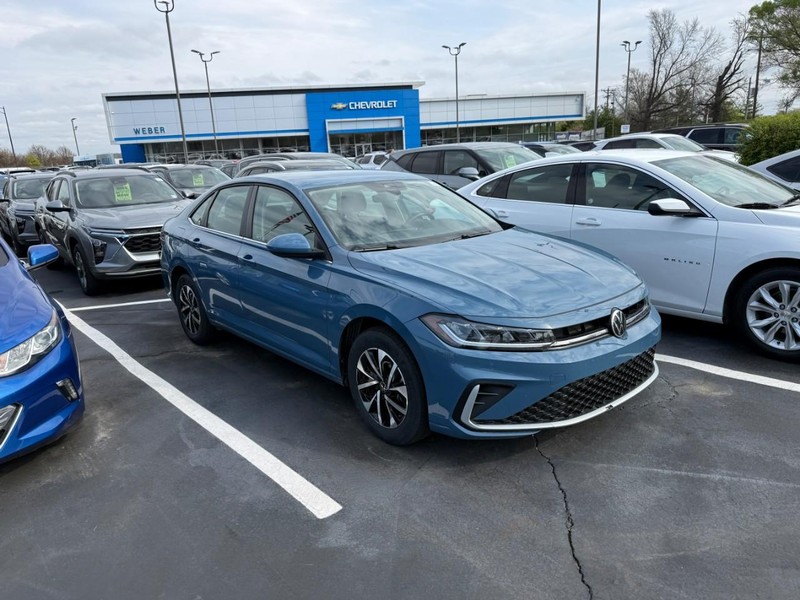 Volkswagen Jetta Vehicle Full-screen Gallery Image 4