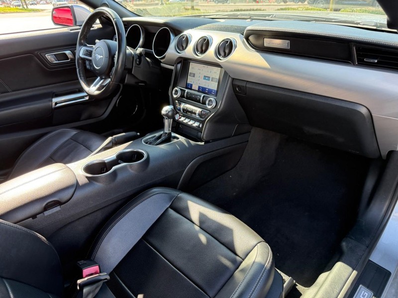Ford Mustang Vehicle Full-screen Gallery Image 11