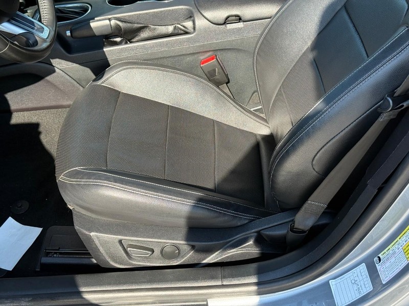 Ford Mustang Vehicle Full-screen Gallery Image 14