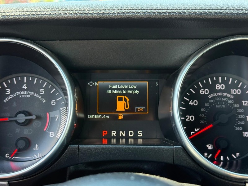 Ford Mustang Vehicle Full-screen Gallery Image 18