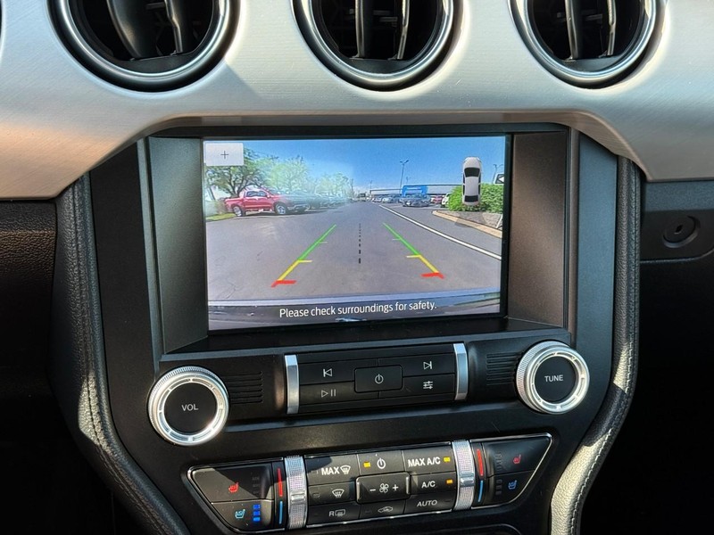 Ford Mustang Vehicle Full-screen Gallery Image 20