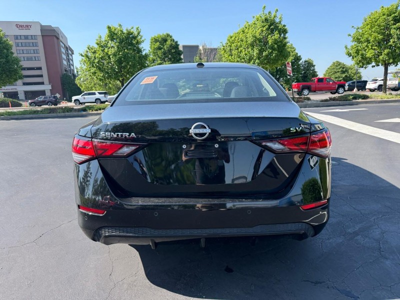 Nissan Sentra Vehicle Full-screen Gallery Image 7