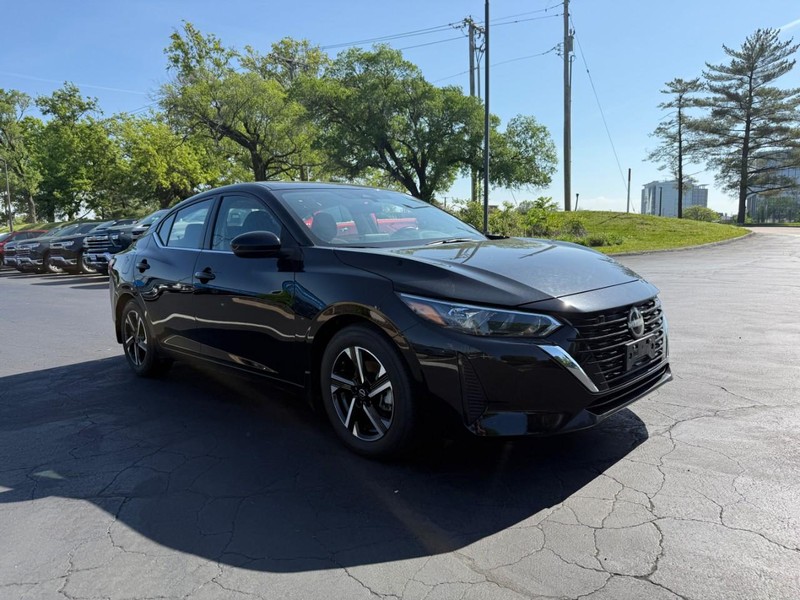 Nissan Sentra Vehicle Full-screen Gallery Image 9