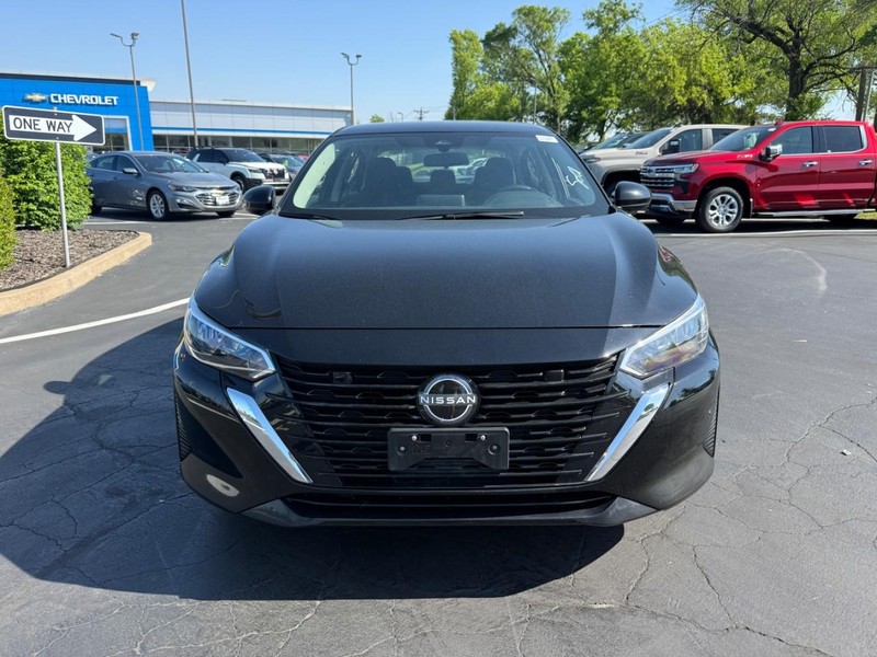 Nissan Sentra Vehicle Full-screen Gallery Image 10