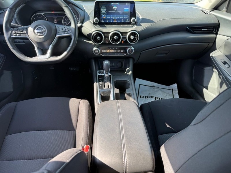 Nissan Sentra Vehicle Full-screen Gallery Image 12