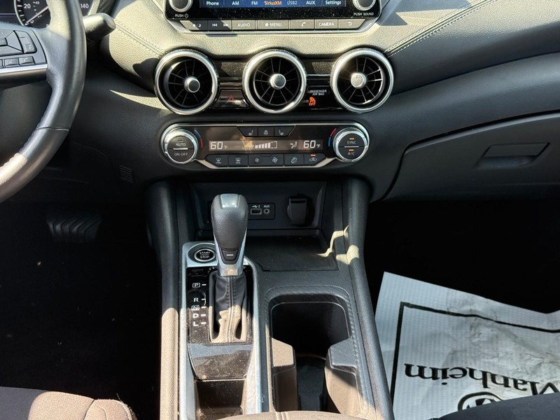Nissan Sentra Vehicle Full-screen Gallery Image 15