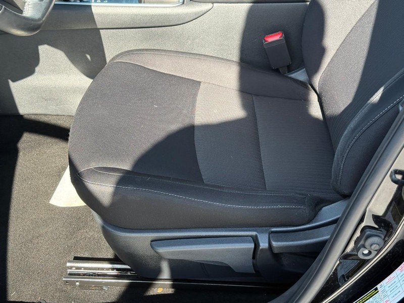 Nissan Sentra Vehicle Full-screen Gallery Image 17