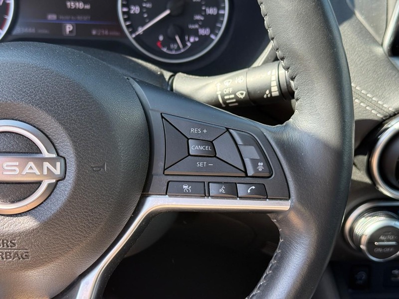 Nissan Sentra Vehicle Full-screen Gallery Image 19