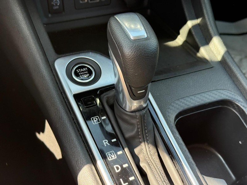 Nissan Sentra Vehicle Full-screen Gallery Image 21