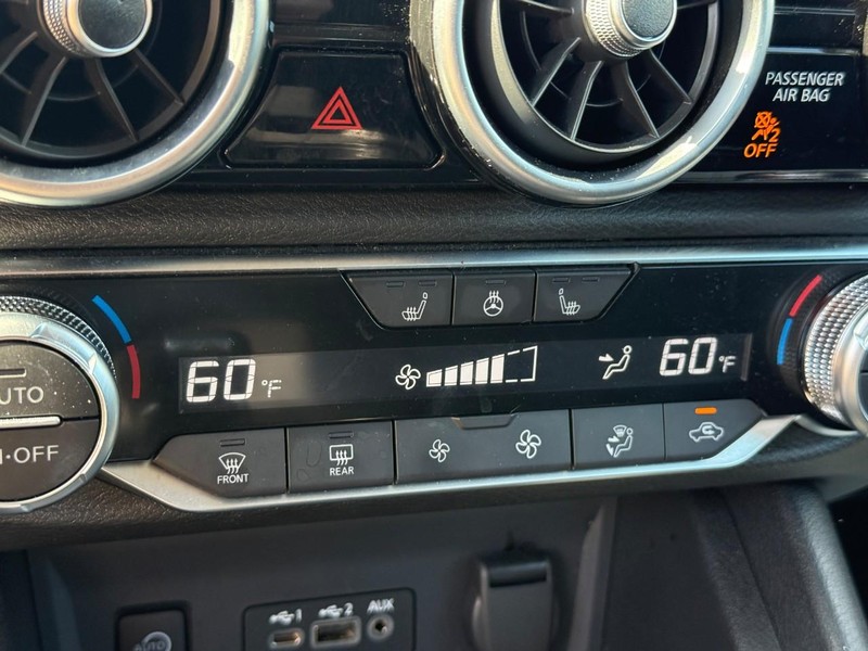 Nissan Sentra Vehicle Full-screen Gallery Image 22