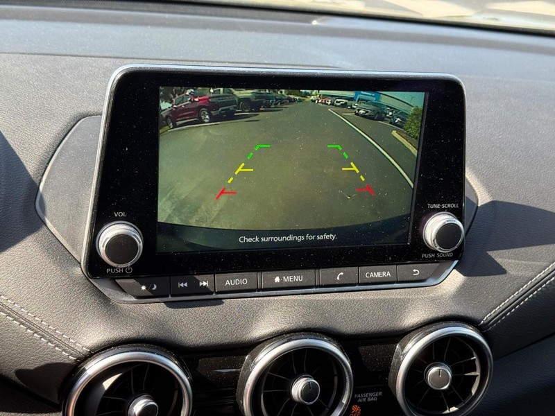 Nissan Sentra Vehicle Full-screen Gallery Image 23