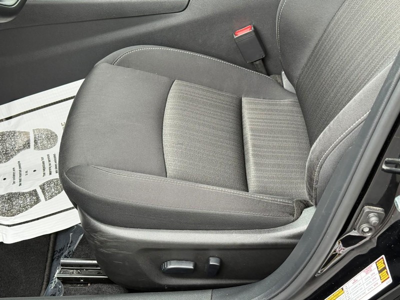 Nissan Altima Vehicle Full-screen Gallery Image 17