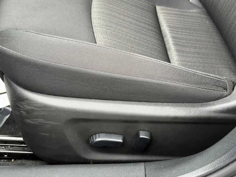 Nissan Altima Vehicle Full-screen Gallery Image 18