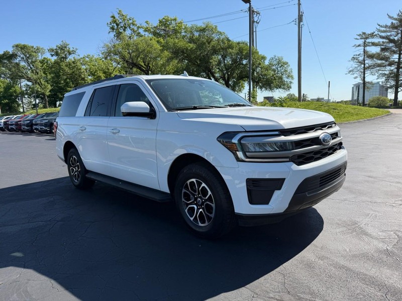 Ford Expedition Max Vehicle Full-screen Gallery Image 9