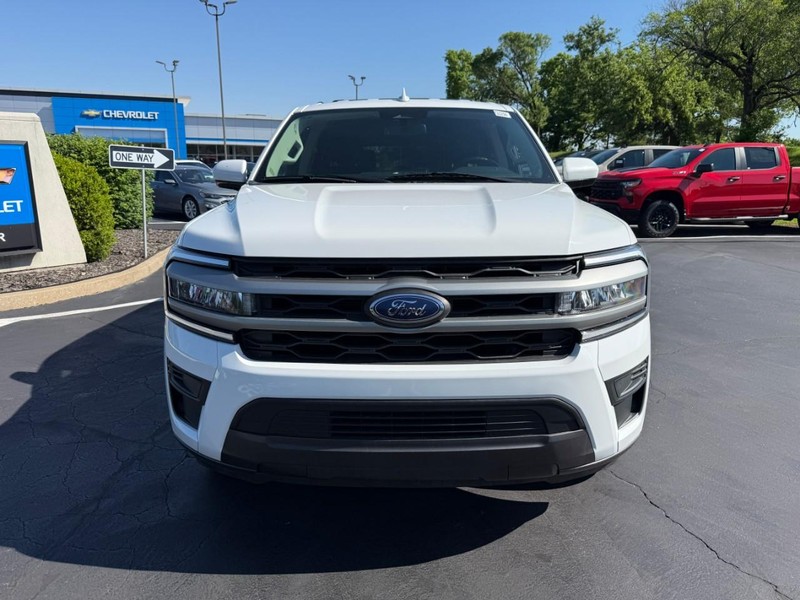 Ford Expedition Max Vehicle Full-screen Gallery Image 10
